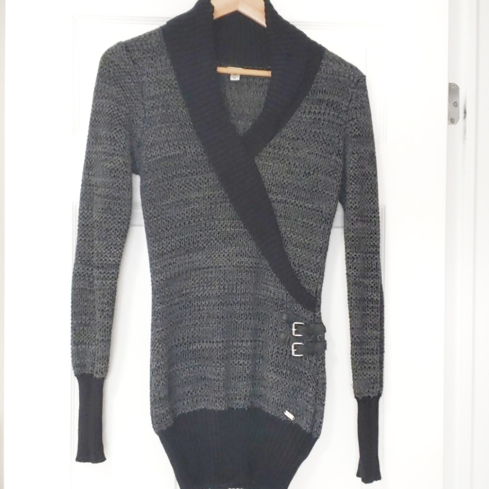 😍 $5 Guess Sweater